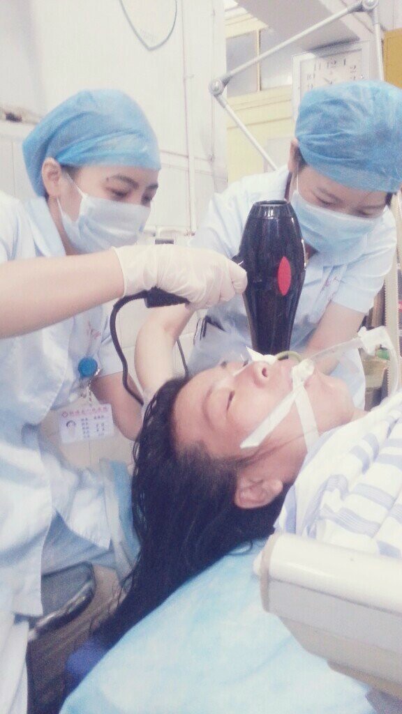 优质护理之床上洗头.jpg